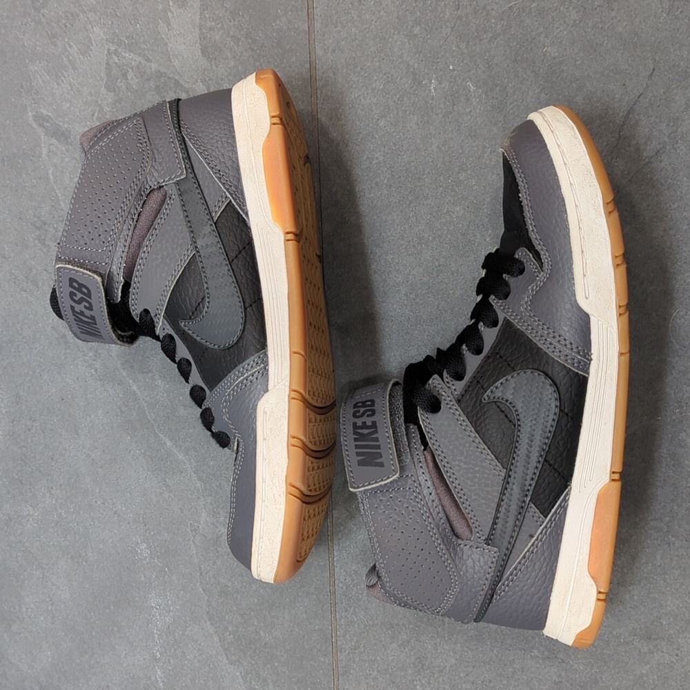 Nike high top sneakers - size 3 (kids)